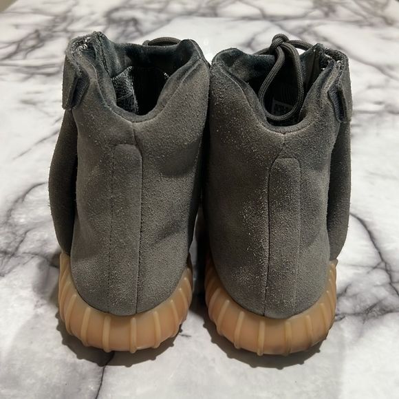 1000% Auth. Yeezy Boost 750 Light Gray Glow Gum Size 8 main image 5